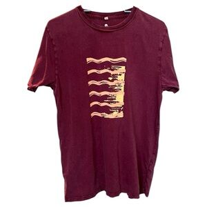 Fresh Cuts Dublin Maroon Wave Graphic Short Sleeve Tee - M